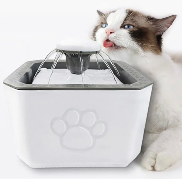 17272185677C0E1166-A299-4A15-A9C3-ECA4213AF25B.jpg Fuente de agua eléctrica para mascotas 2,5 L